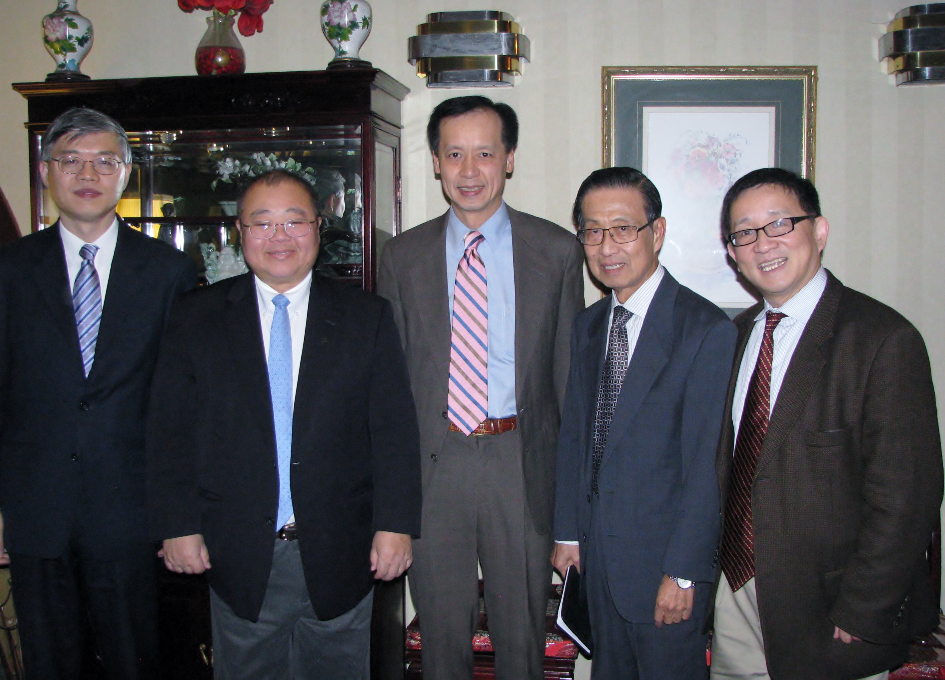 C-100 members Dali Yang, Jeremy Wu, Ben Wu, Michael Lin, and Cheng Li convene at C-100’s Leadership Roundtable Dinner on November 17, 2014